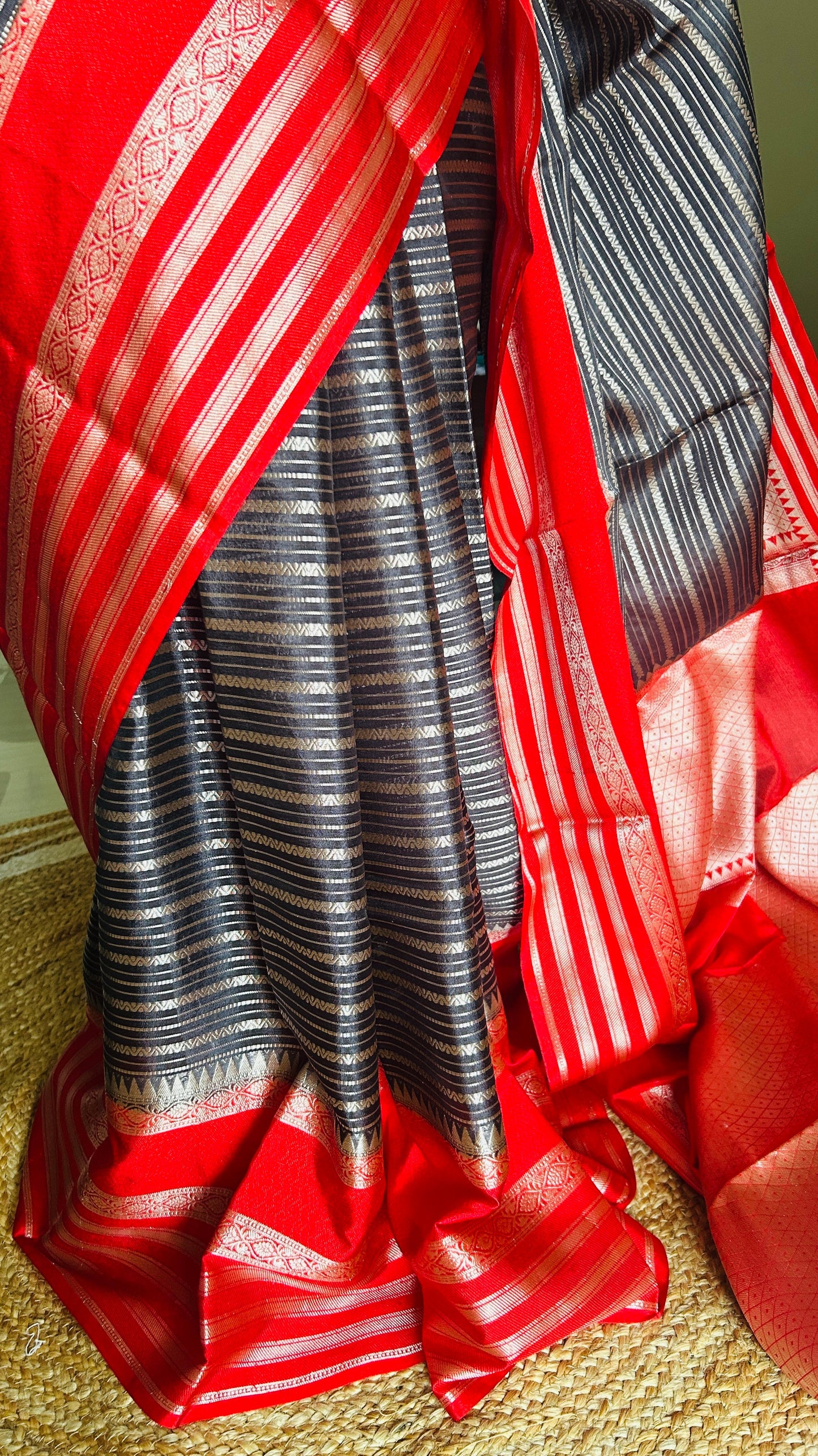 Aaradhya Dupion Silk Saree Black & Crimson BSA135 Niaura
