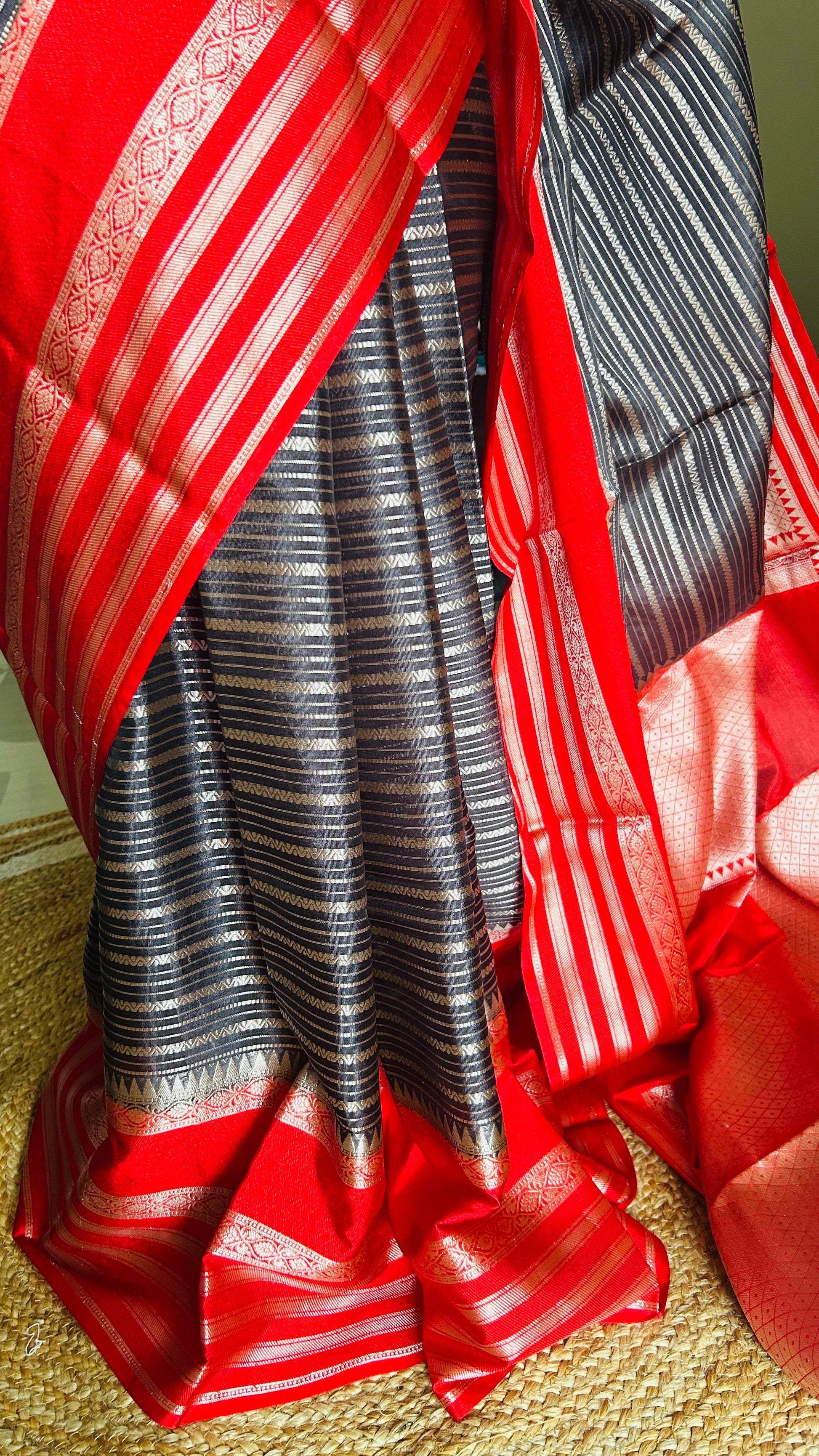 Aaradhya Dupion Silk Saree Black & Crimson BSA135 Niaura