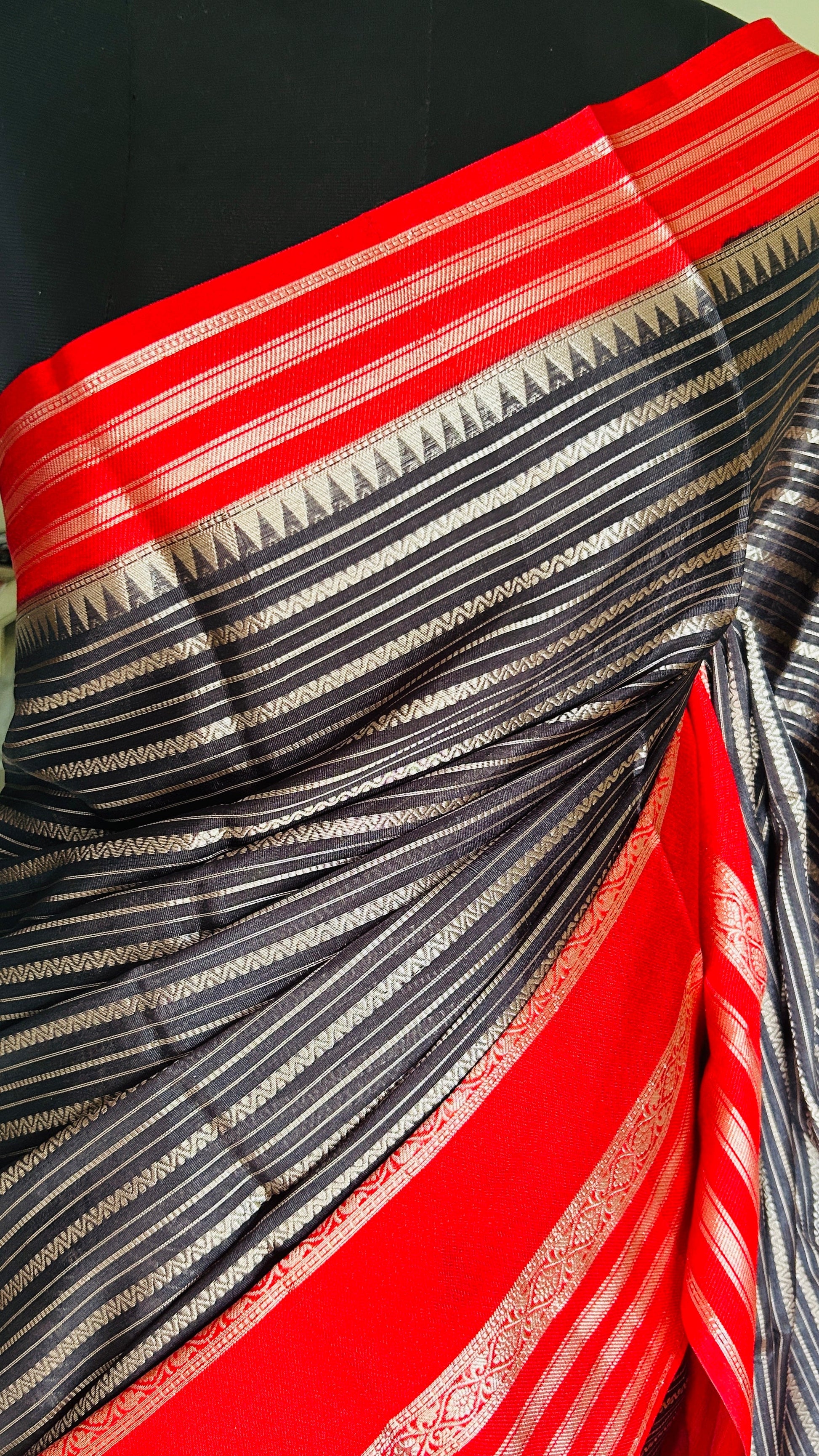 Aaradhya Dupion Silk Saree Black & Crimson BSA135 Niaura