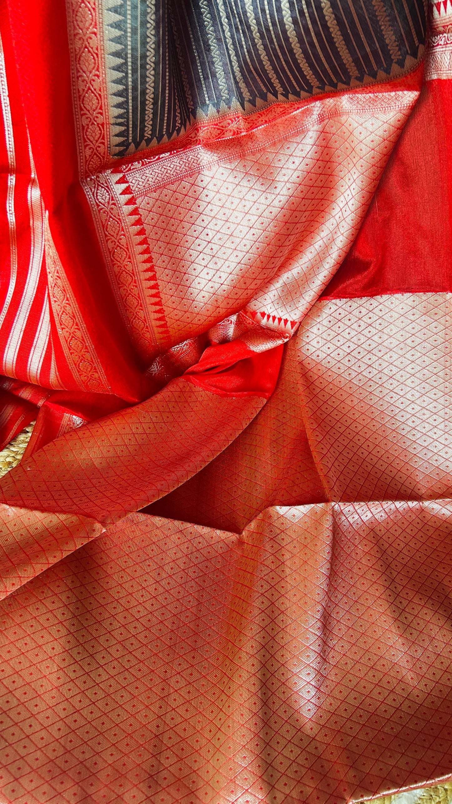Aaradhya Dupion Silk Saree Black & Crimson BSA135 Niaura