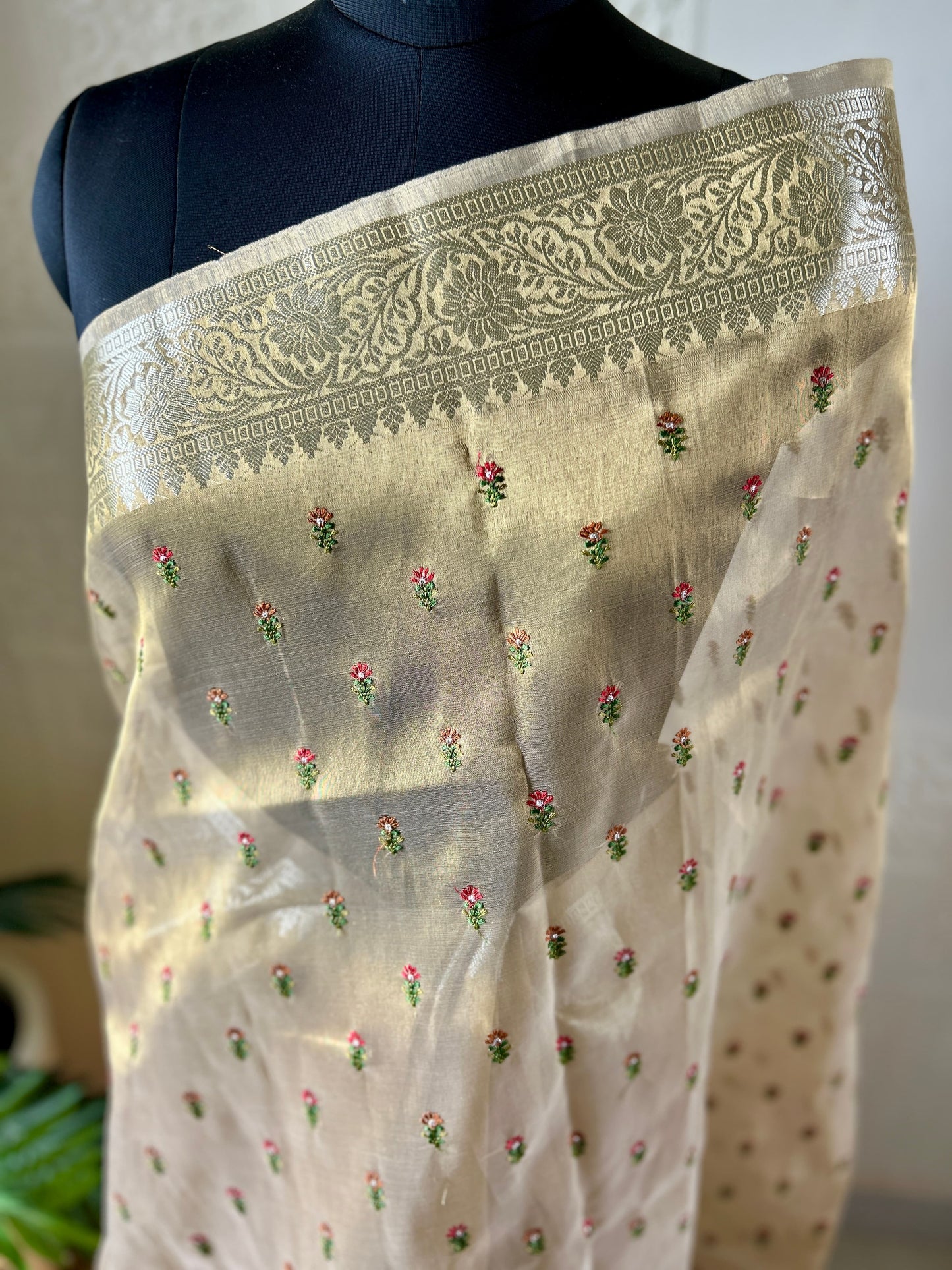 Gold tissue with threadwork butta banarasi silk saree Niaura