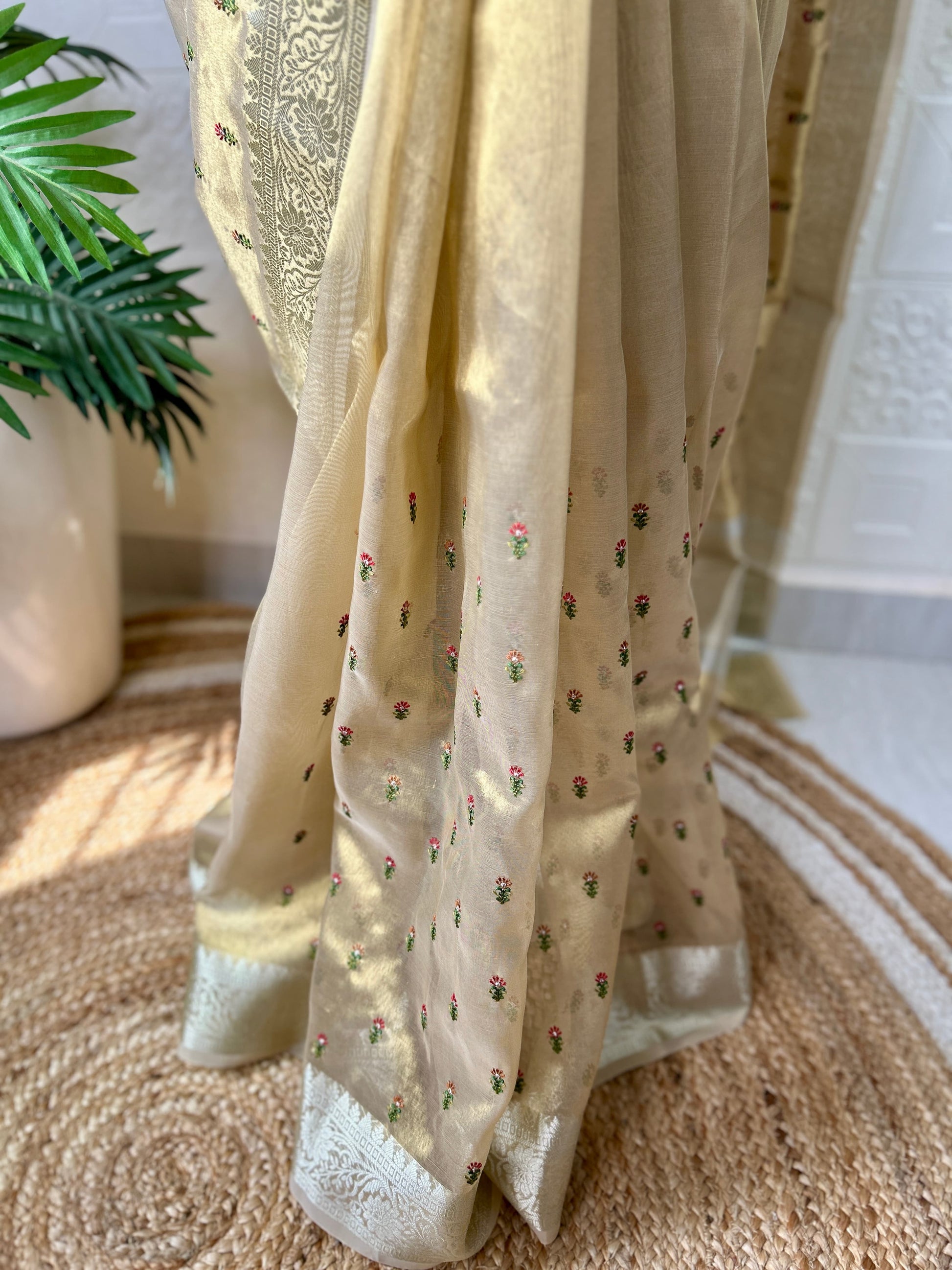 Gold tissue with threadwork butta banarasi silk saree Niaura