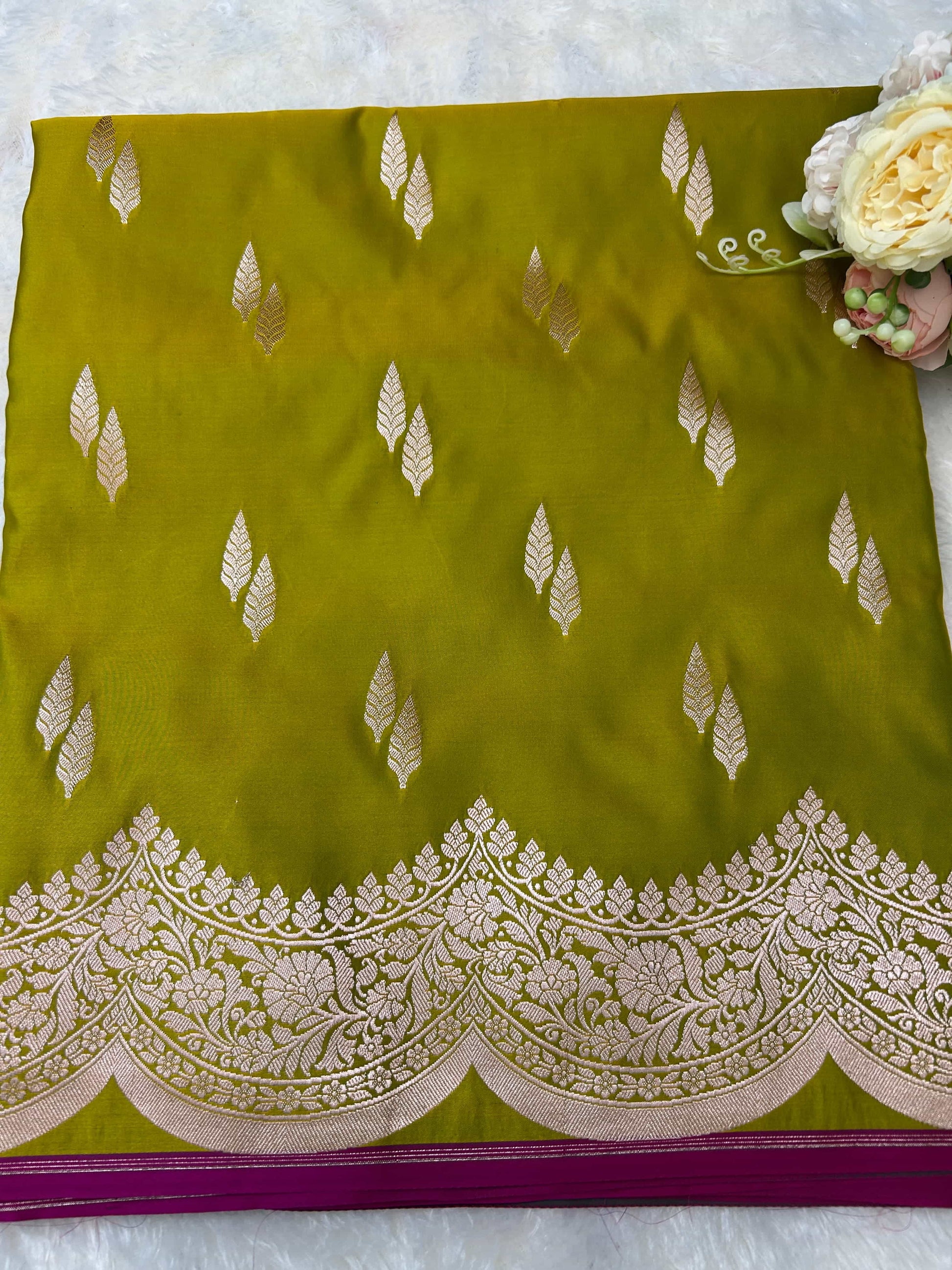 Green scallop boarder silver katan banarasi silk saree Niaura
