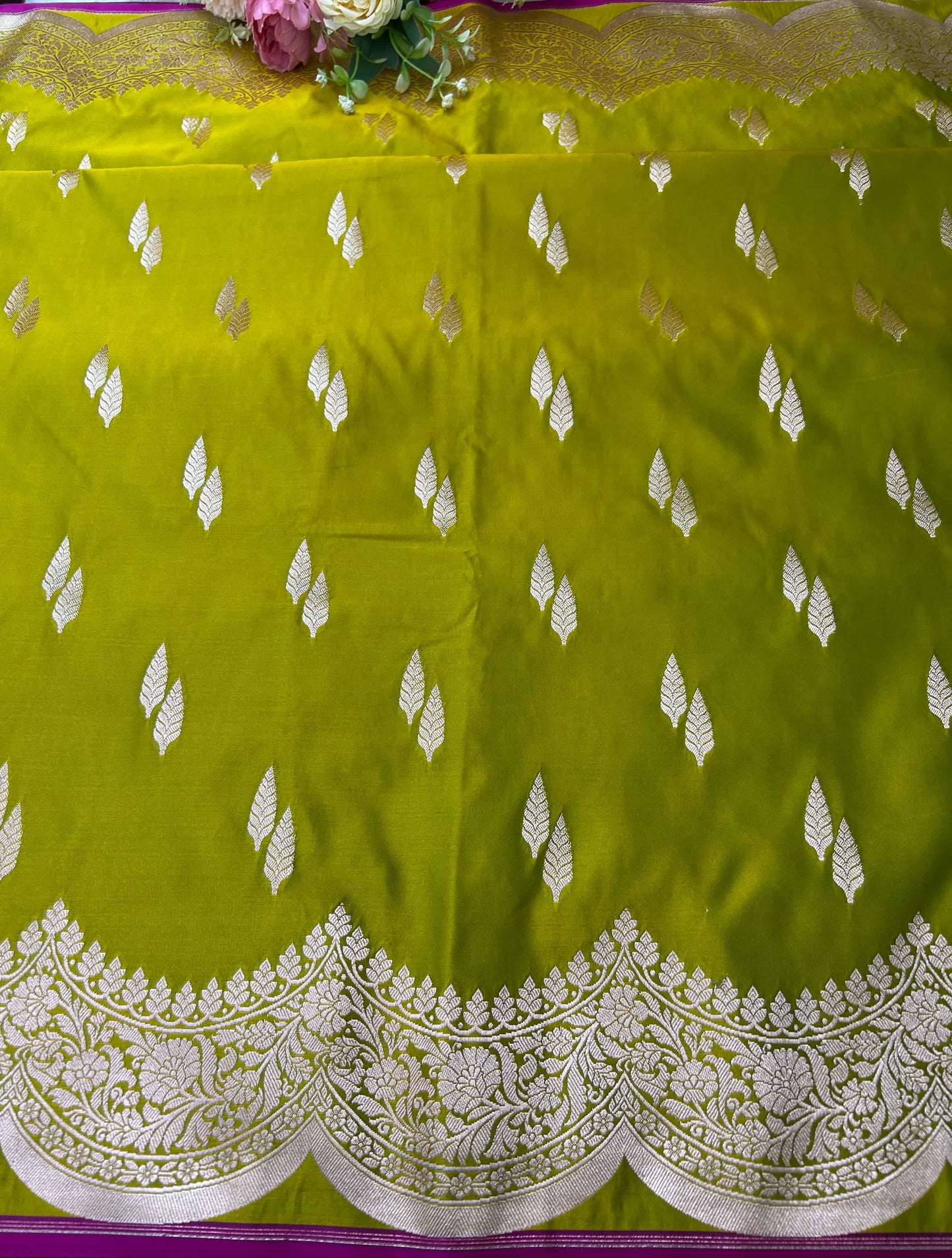 Green scallop boarder silver katan banarasi silk saree Niaura