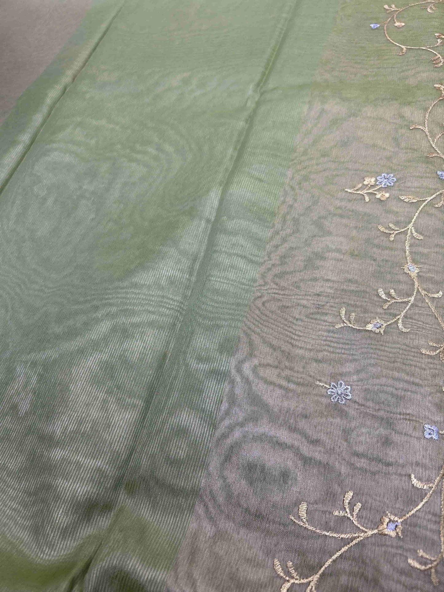 Green with zari work tissue banarasi silk saree Niaura