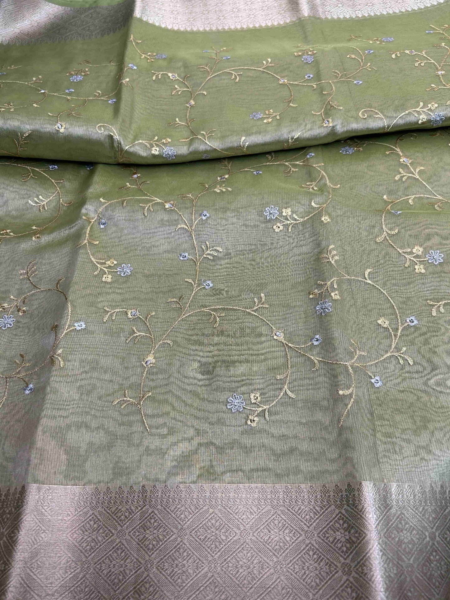 Green with zari work tissue banarasi silk saree Niaura