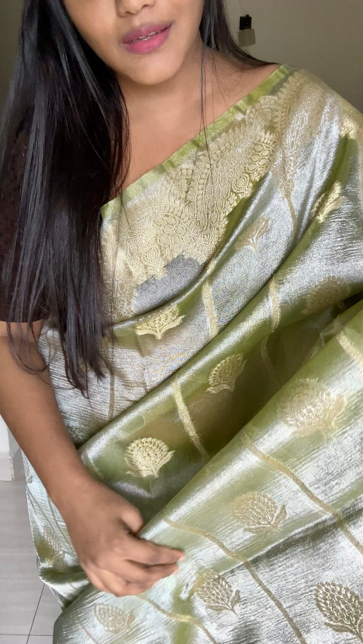 Green tissue scallop boarder banarasi silk saree Niaura
