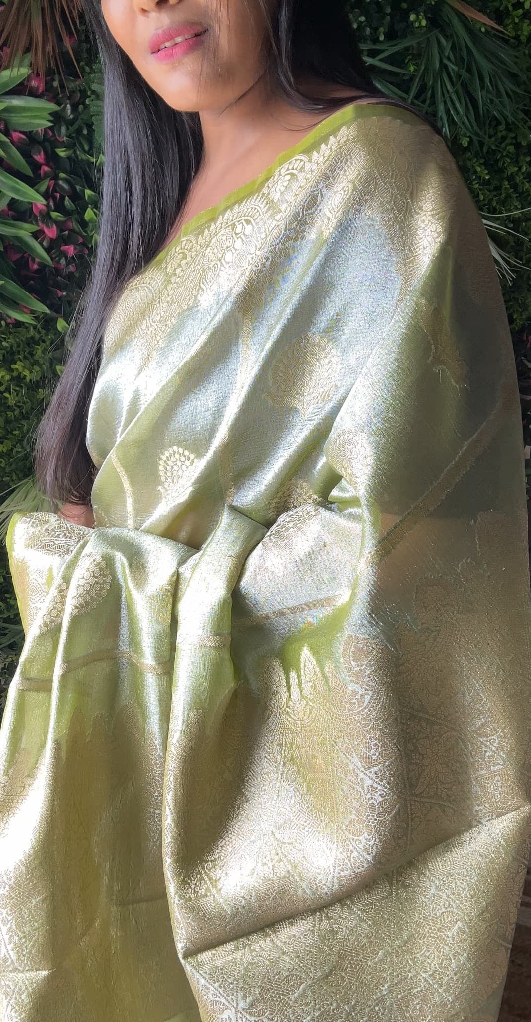 Green tissue scallop boarder banarasi silk saree Niaura