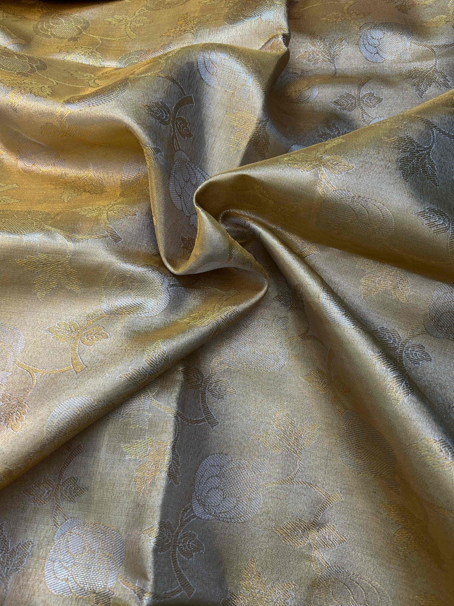 Gold tissue with red boarder banarasi silk saree Niaura