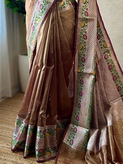 Paithani border Banarasi close up