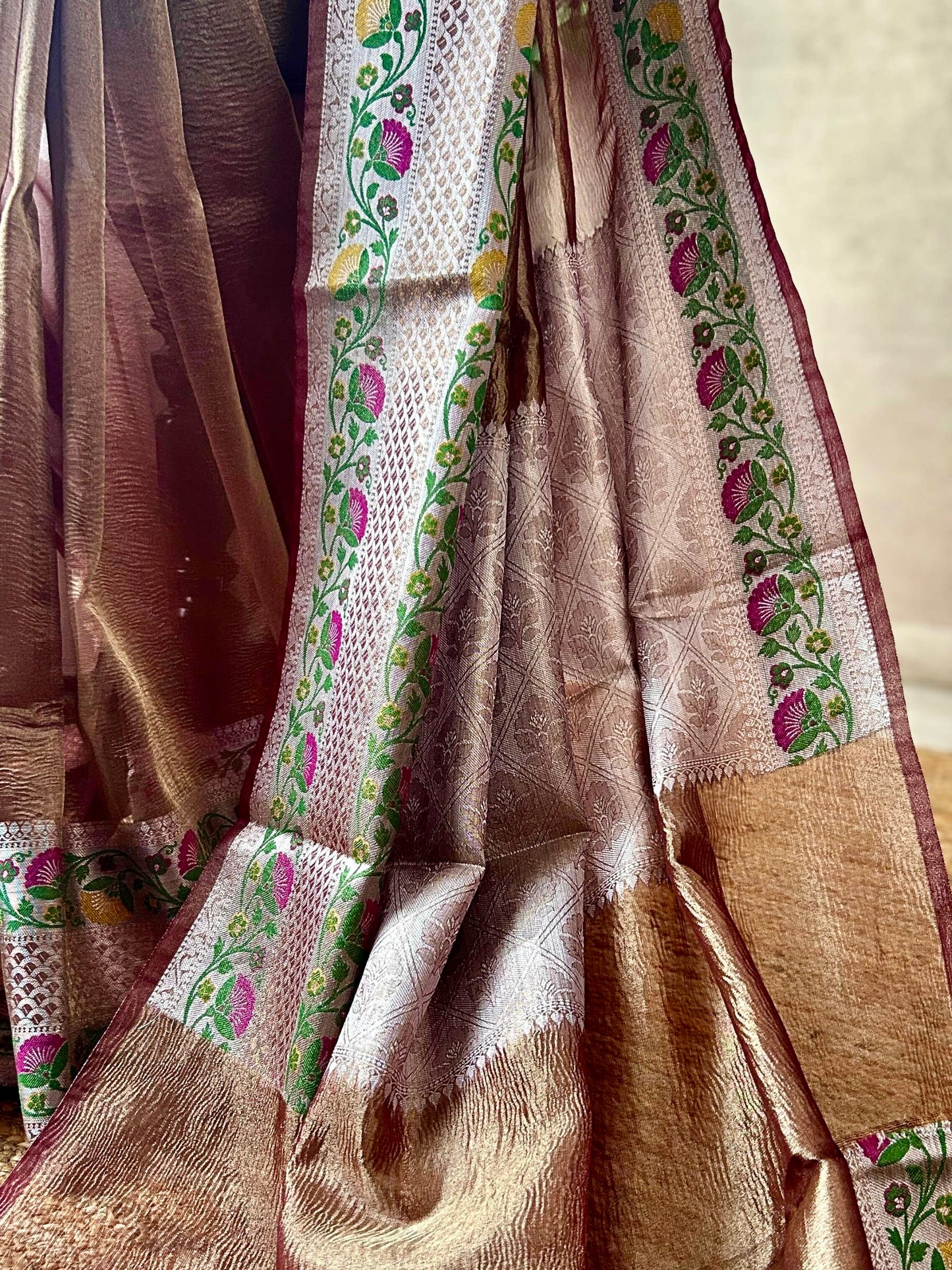 crushed tissue saree pallu Zari detail