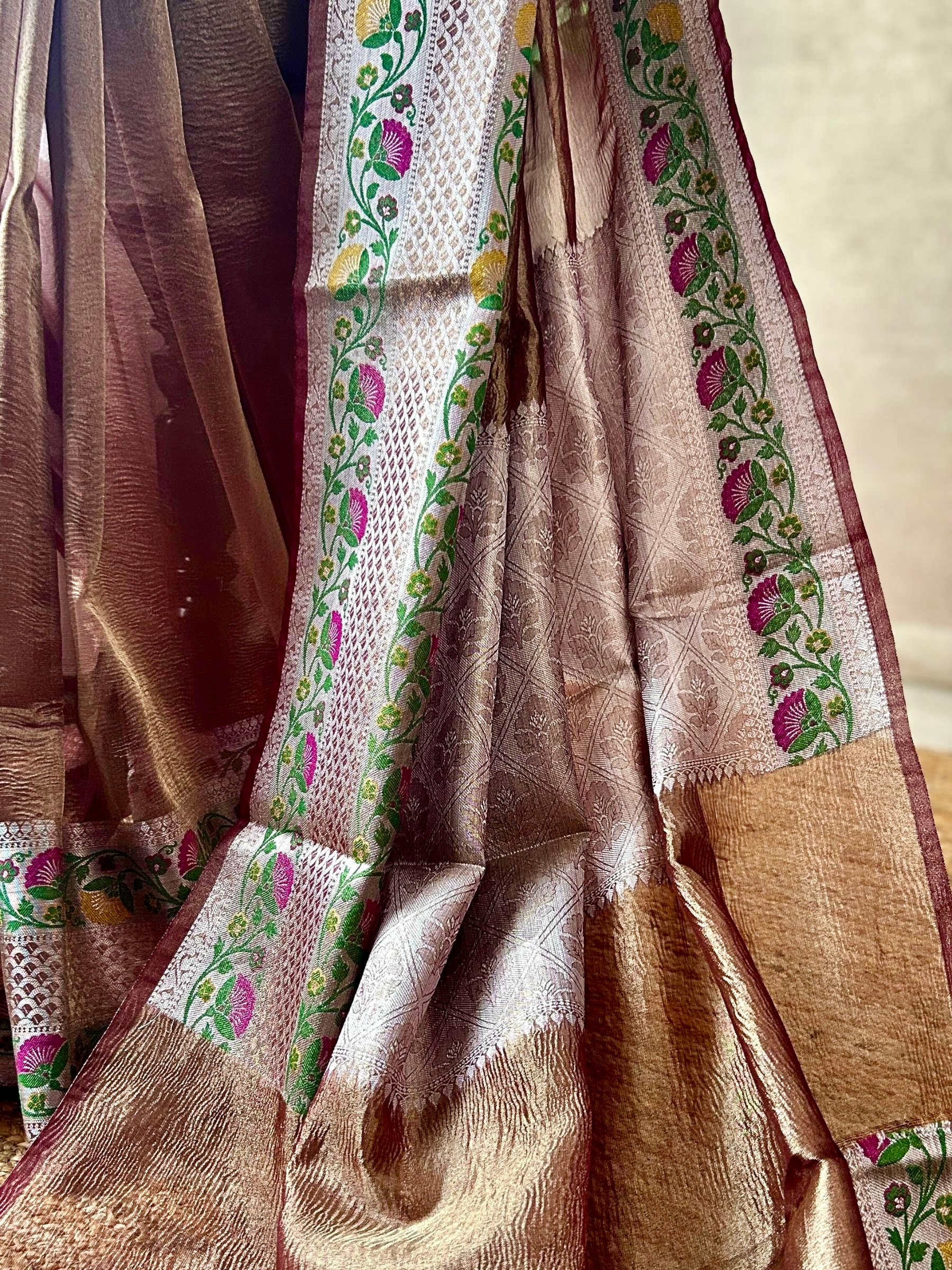 crushed tissue saree pallu Zari detail